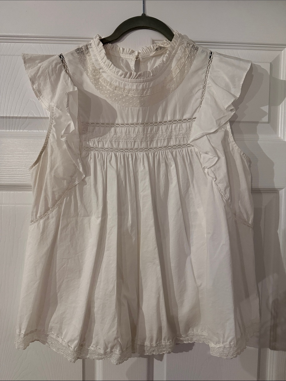 Bluivy Cream Ruffled Sleeveless Cotton Blouse